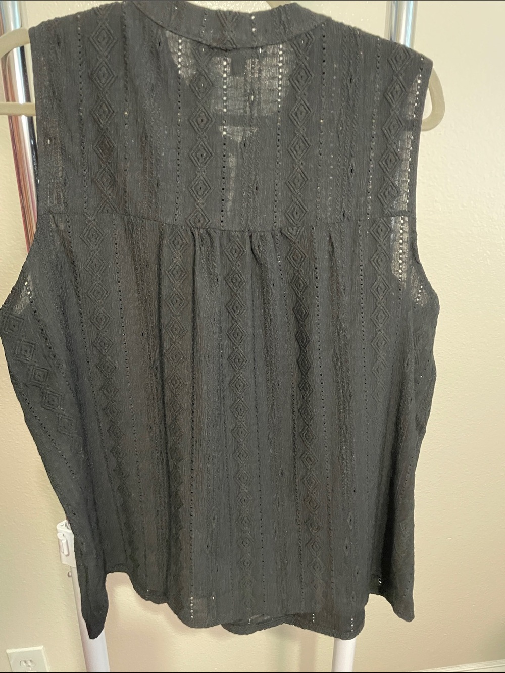 Black Sleeveless Tie-Neck Top - Picture 3 of 6